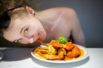 Women love a good figure, but why is it easier than men to lose weight and fail?