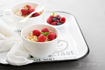 A BMI value of this number is called "slightly fat"! Learn 3 moves and never lose weight at all2