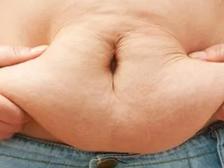 The woman's stomach suffers! Only by reducing your belly can you show your body perfectly