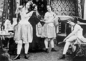 Exploring the customs of "waist waist" in the European world is more cruel than foot binding. The thinnest waist is only 20 centimeters1