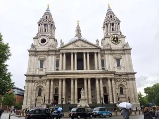 Top ten famous tourist attractions in the UK9