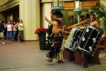 What customs and habits should I pay attention to when going to Hawaii?4