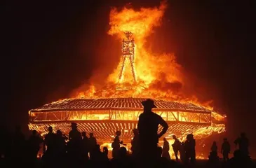 Explore the American anti-traditional festival-Burning Man Festival3