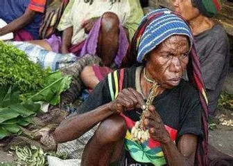 Customs and habits of Papua New Guinea, home of birds of paradise5