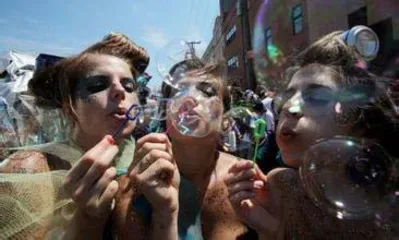 2015 33rd Coney Island "Mermaid" Parade, New York, USA1