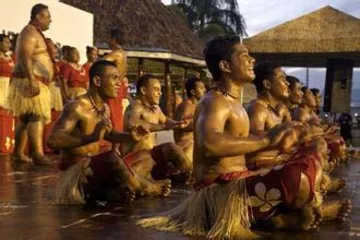 What are the tourist attractions in Samoa and what customs and taboos should I pay attention to?1