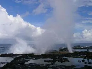 What are the tourist attractions in Samoa and what customs and taboos should I pay attention to?2