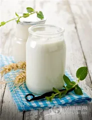 The difference between Greek yogurt and regular yogurt