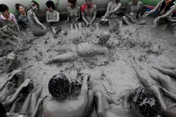 The world is baffled by strange customs12