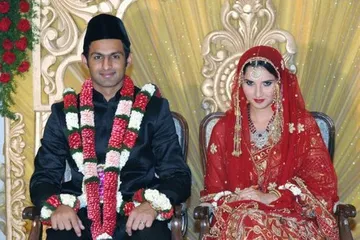 Strange wedding custom in Pakistan holds a "wreath" to entertain guests2
