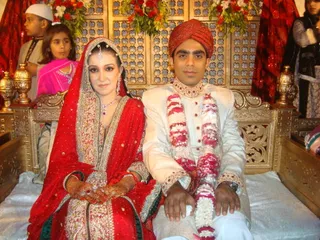 Strange wedding custom in Pakistan holds a "wreath" to entertain guests3