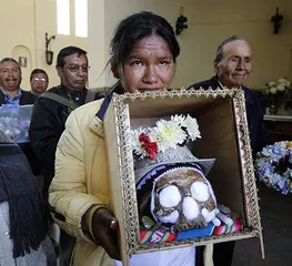 Experience the unique customs of various countries5
