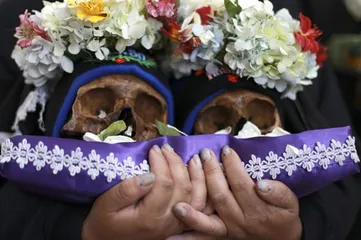 Experience the unique customs of various countries6