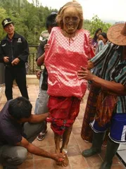 Experience the unique customs of various countries15