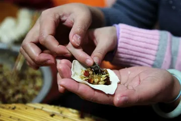 A look at the weird customs during the Spring Festival in various places in China2