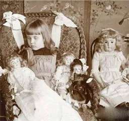 Strange and horrific custom: "posing for pictures of dead people"8