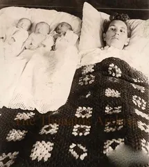 Strange and horrific custom: "posing for pictures of dead people"9