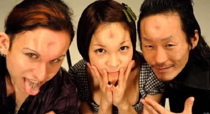 Japanese youth popular strange plastic surgery "bagel head" modeling0