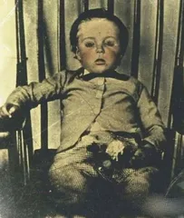 Strange and horrific custom: "posing for pictures of dead people"12