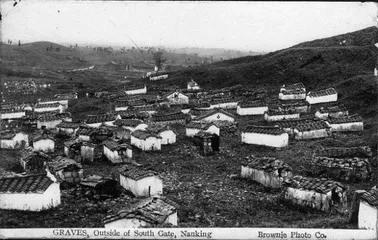 The ancient "house" burial customs