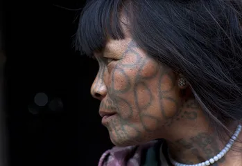 Exploring the strange customs of ancient Myanmar tribes: Women are beautiful with tattoos on their faces