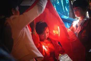 In Yuzhou County, Yunnan, the strange customs of primary school dropped out of school in fifth grade to get married and have children0