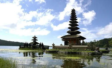 The strange customs of Bali people in Indonesia