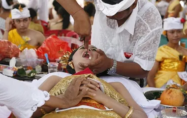 The strange customs of Bali people in Indonesia2