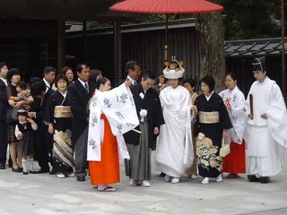 Strange and interesting wedding customs4