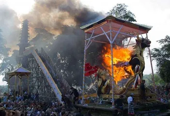 10 strange funeral customs6