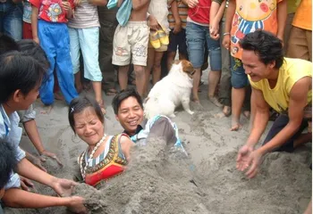 The Susu people have unique customs and ancient methods of courtship1
