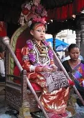 Young living Buddhas in Nepal also need to learn to walk!1