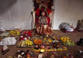 Young living Buddhas in Nepal also need to learn to walk!4