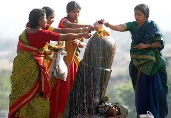 Weird religious rituals in countries around the world3