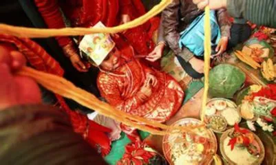 Strange marriage custom in Nepal-early marriage of young girls "fruit wedding"