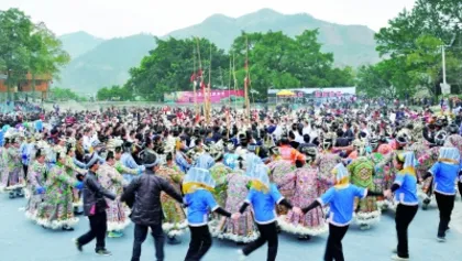 Dong Sama Festival with honest folk customs in the village