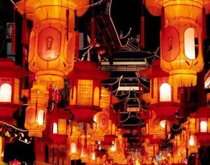 Shanghai New Year Customs Watching Lights in City God Temple