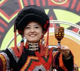 Folk wine customs of the Yi people