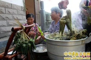 View unique and magical folk customs during the Dragon Boat Festival Cultural Festival in Qu Yuan