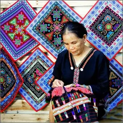 China's Li brocade skills were included in the first batch of "Intangible Cultural Heritage List in Urgent Need of Protection"