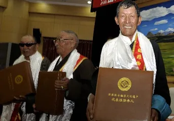 Tibetan opera and the epic "Gesar" were successfully included in the World Intangible Cultural Heritage List1