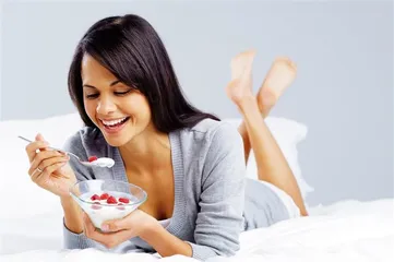 How to drink sugar-free yogurt to help young ladies lose weight?0