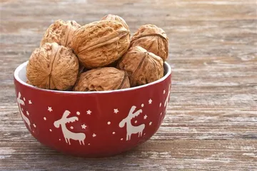 Can nuts help people lose weight?1