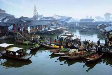 What are the customs of the ancient town of Gangnam-U town in China