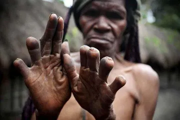 Discovering the seven strange customs of the world