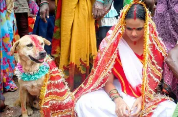 Declaring the ten strange customs of India