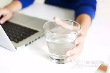 Add these to the water and drink water to lose weight