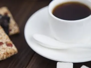 Drinking coffee according to the time limit and losing meat is not a violation