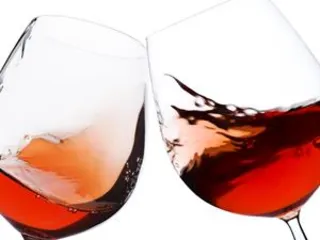 Drinking red wine may help you lose weight