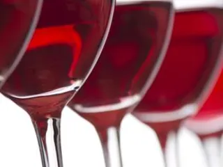 Can women lose weight by drinking red wine? Drinking red wine may help you lose weight
